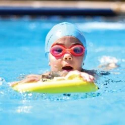 FINIS Foam Kickboard -Pool Wear 1.05.035 Junior Usage.Main 5